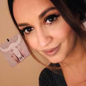 Meet your Posher, Ana